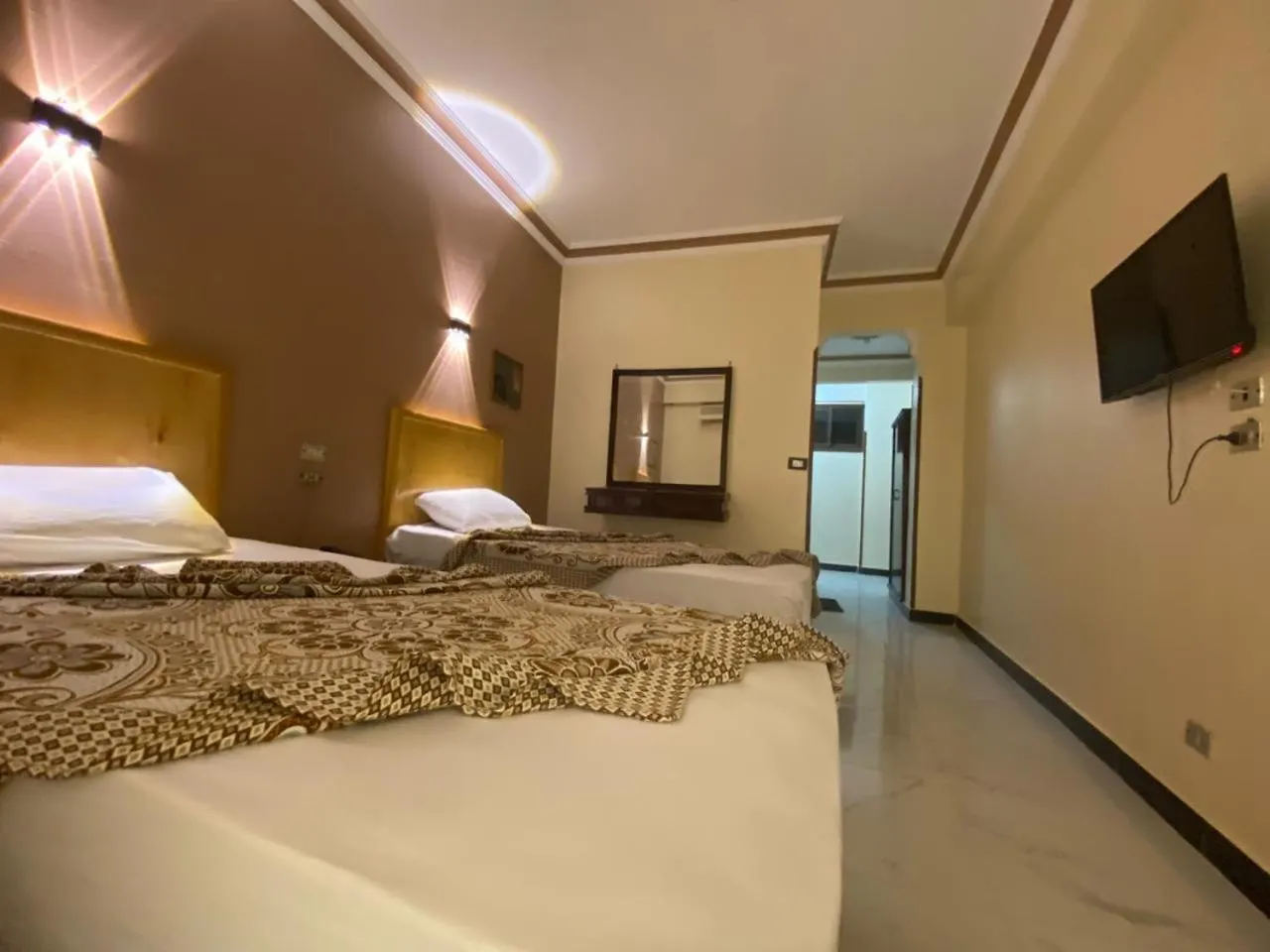 Shady Hotel Luxor