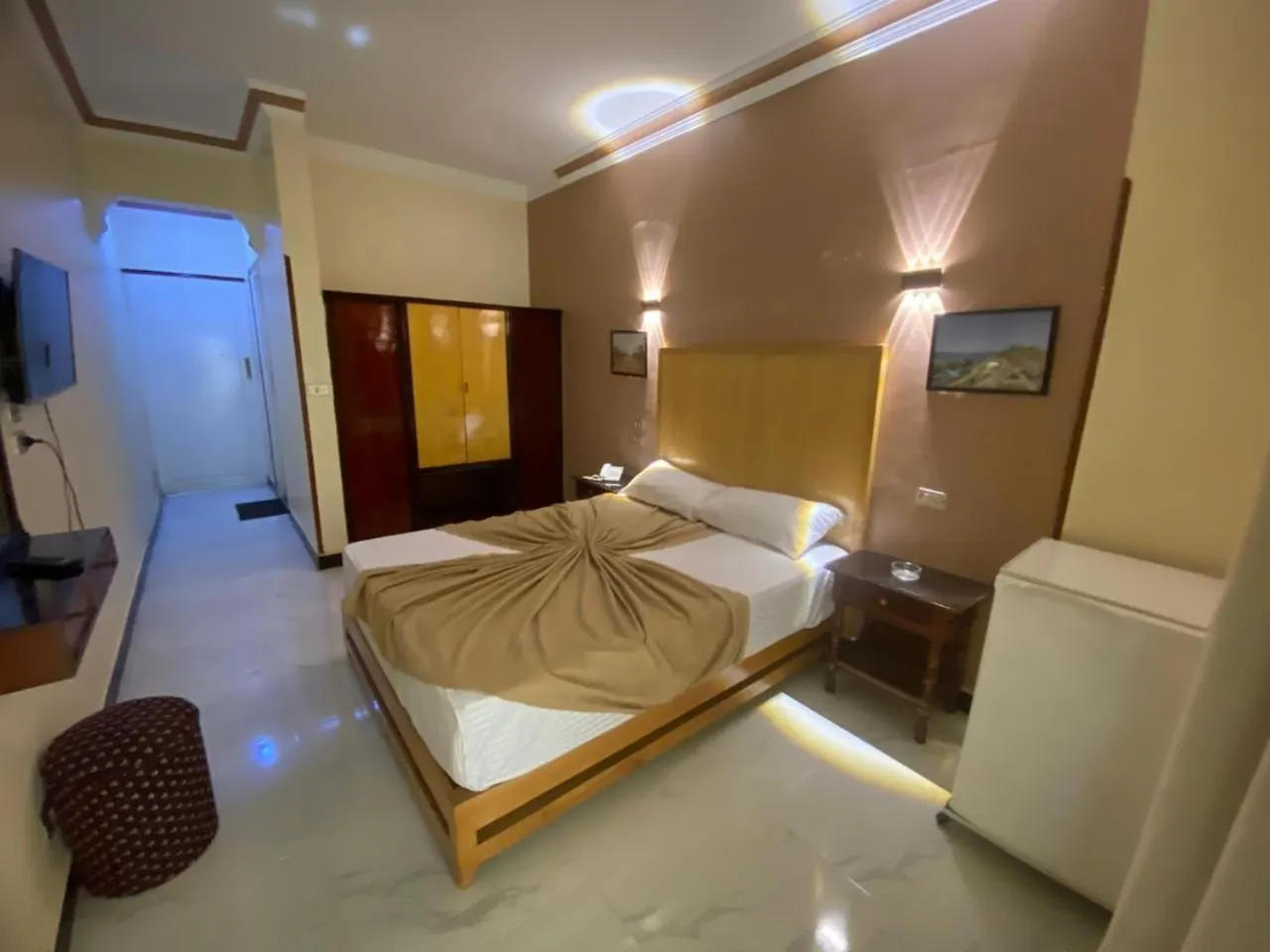 Shady Hotel Luxor